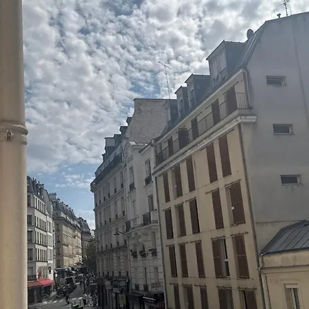 Sol Y Luna Daire Paris