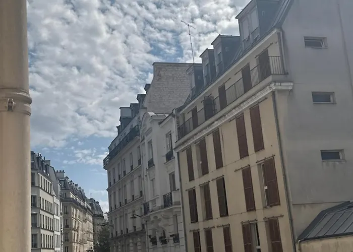 Sol Y Luna Daire Paris